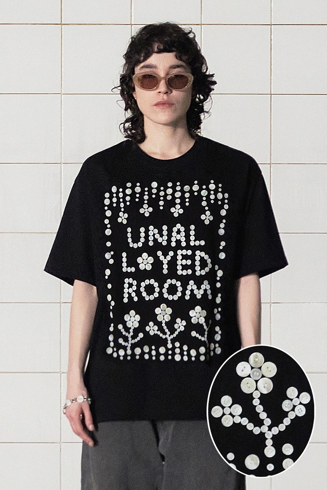 BUTTON LOGO T SHIRT / BLACK
