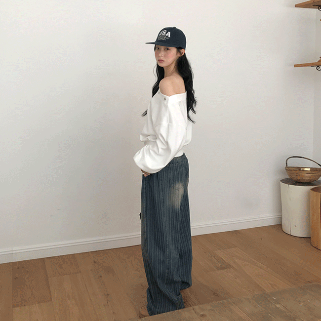 [러블리힙🤍/원오프숄더] 아일렛원숄더숏맨투맨티 (2color)