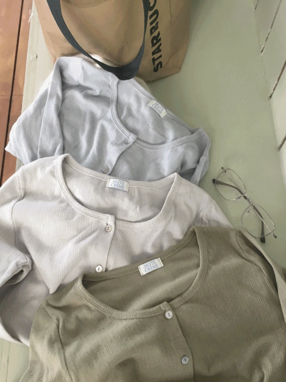 [🍂당일출고🍂] [✷MADE] Pongpong punching cardigan / 퐁퐁 펀칭 아일렛 자개 가디건