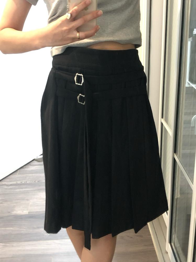 투버클 울 플리츠 스커트