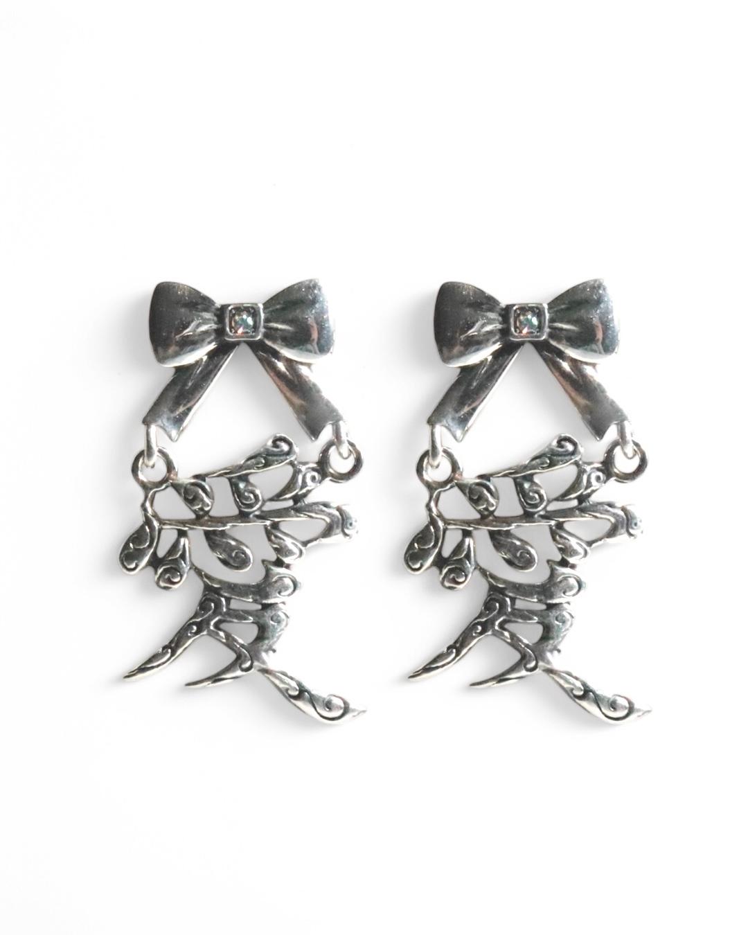 Cubic ribbon love earrings