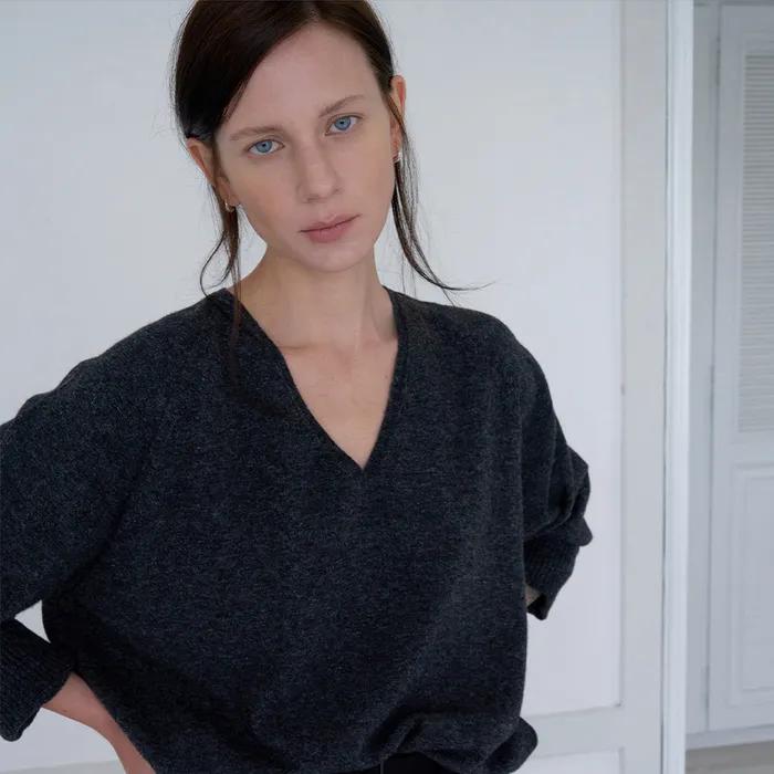 CASH MERINO V-NECK KNIT_CHARCOAL_OE1C2MKN11CHL