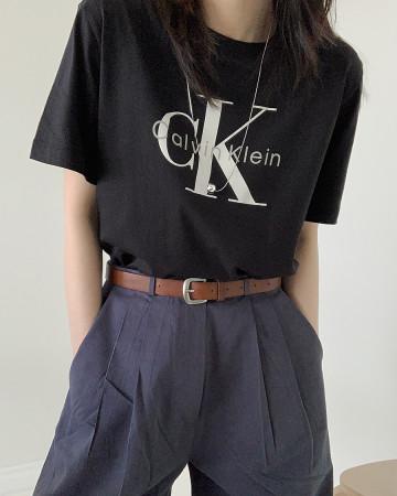 캘빈클라인 여성 베이직 CK로고 포인트 블랙 박시핏 반팔티