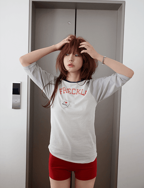 2차 printed raglan tee