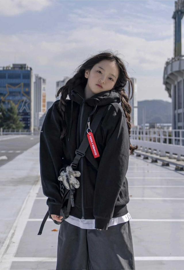 [강철부대w 컬래버] keek x The Iron Squad Pillowdy Comfy Fit Hood Zip Up (3컬러)