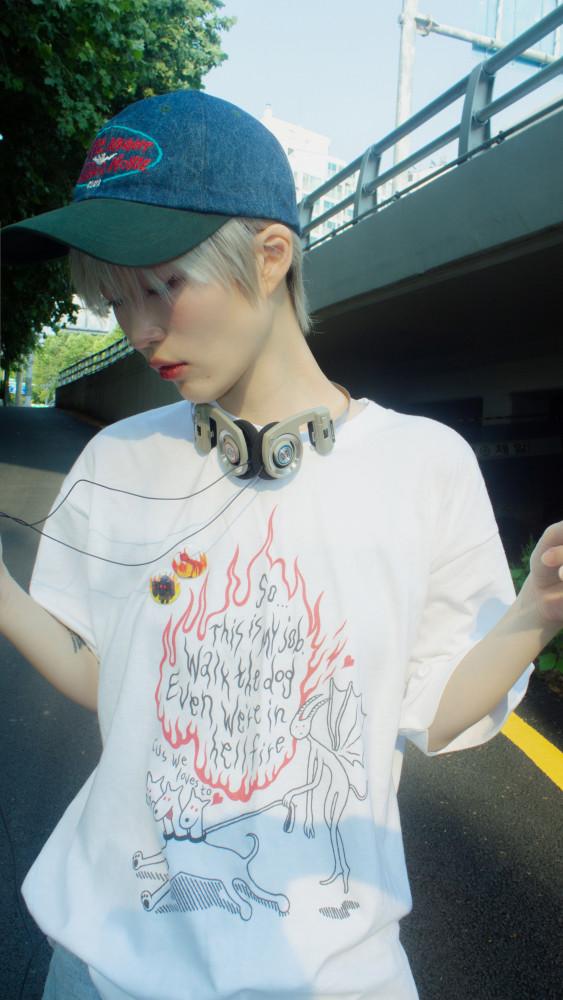 dog walker_illust _tshirt_white