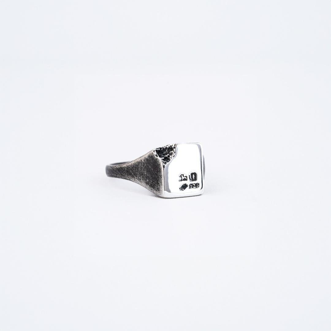 Crushed edge Signet ring