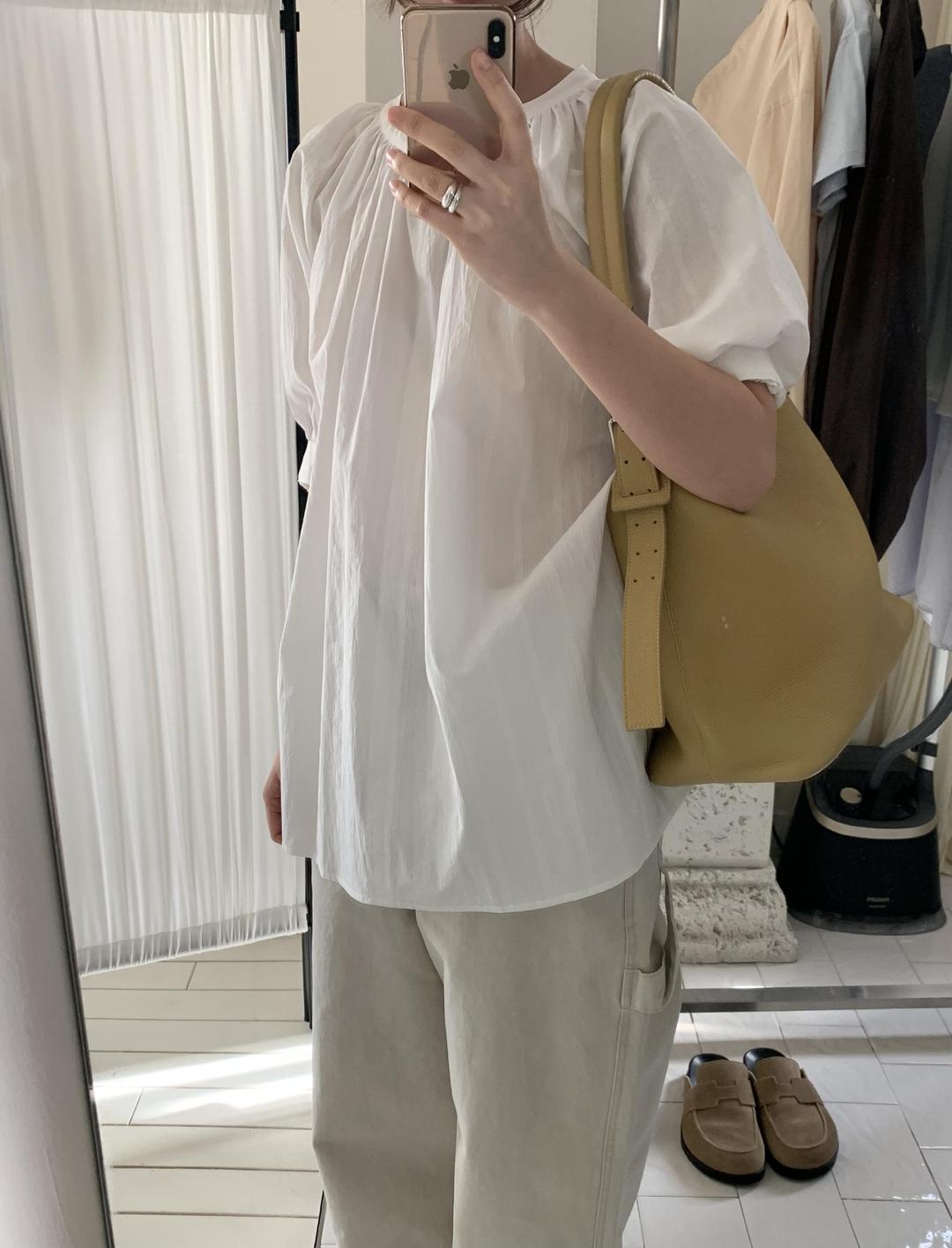 아파트먼트프라토 [GABRIELLE] 가브리엘 엔젤 블라우스 셔링 반팔블라우스 (2color)