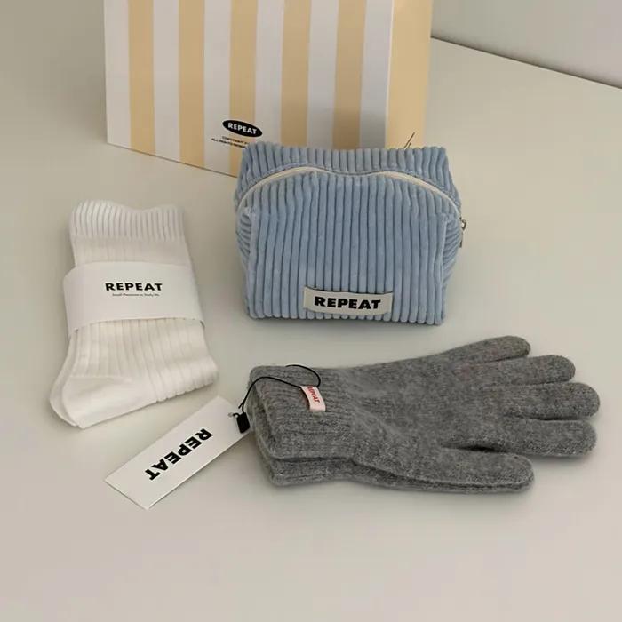 [선물세트] WINTER 울장갑 파우치 양말 선물 세트 (기프트백 포함)