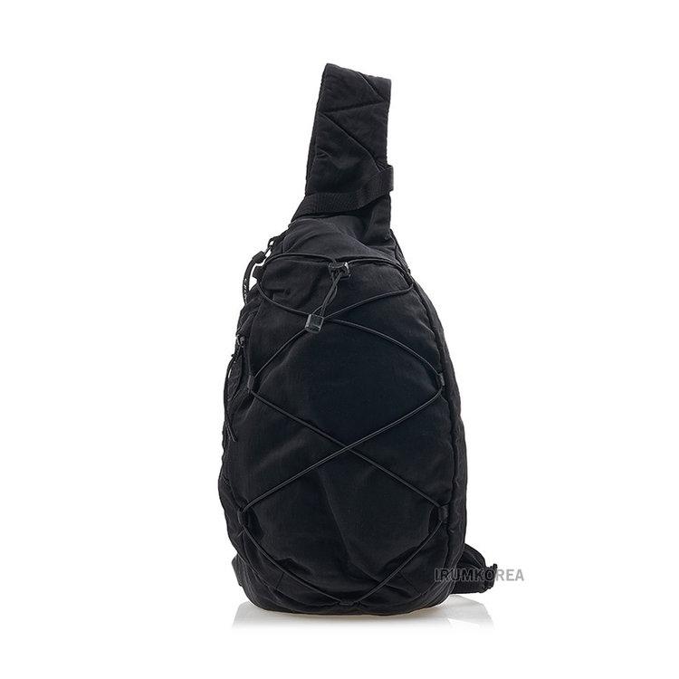 [CP컴퍼니] FW24 남성 렌드 와펜 크로스백 17CMAC114A 005269G 999