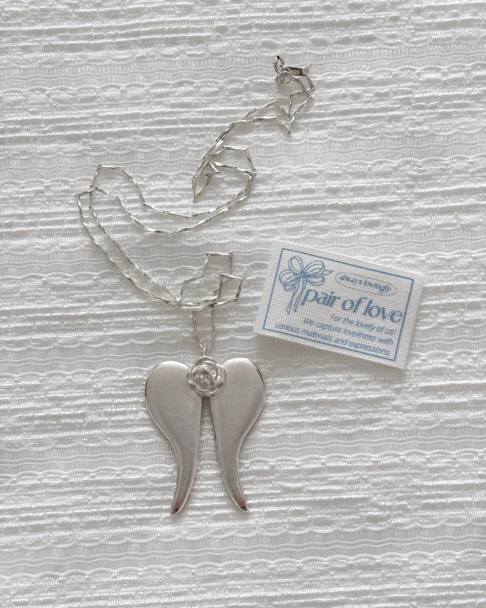 FAIRY WINGS ROSE NECKLACE