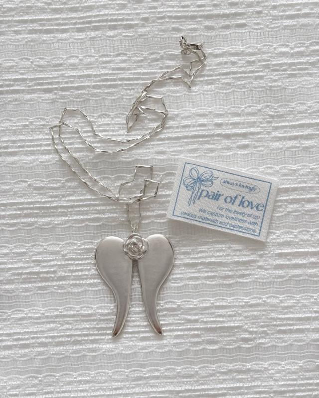 FAIRY WINGS ROSE NECKLACE