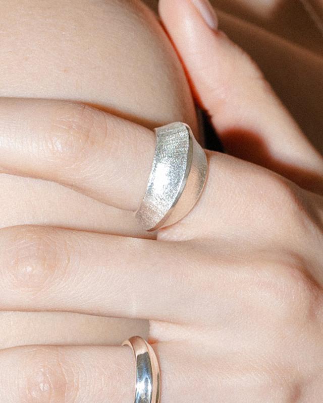 Poise Ring (bold)