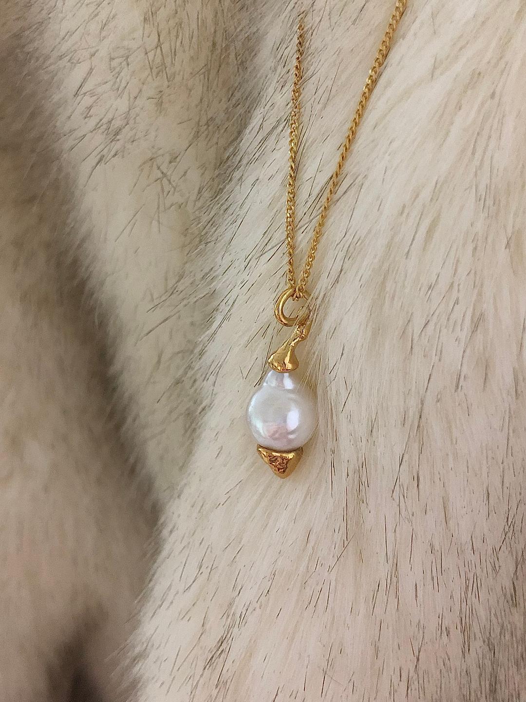 Long drop pearl necklace