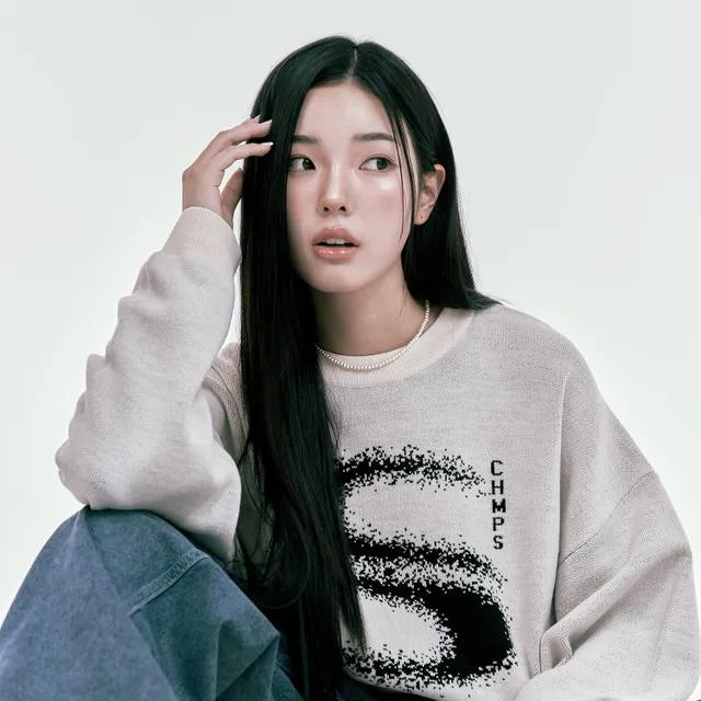 [본챔스X소라노] [3컬러] 소라노 CHMPS 베이직 로고 니트 B24FT12