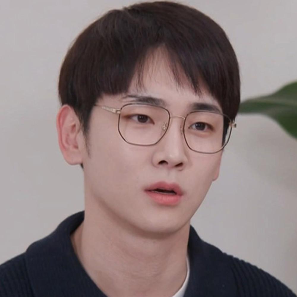 나혼자산다 키 착용 오버사이즈 지드래곤스타일 금테안경테 버버리안경 BE1352D 1017