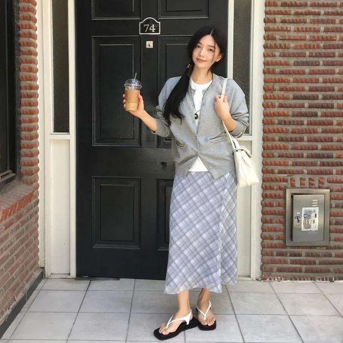 [여울 PICK] (선발매) WOMAN 체크 시어 롱 스커트 [FOG GREY] / GF2LSK510