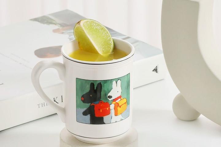 가스파드와 리사 도자기 머그 중