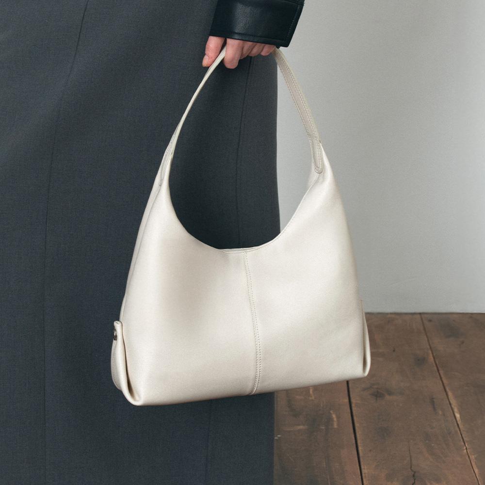SIAC3076 Lambskin Flow Bag M_Ivory