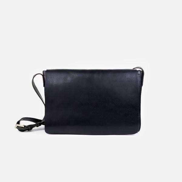 베이직 메신저백 16.5인치 • 블랙