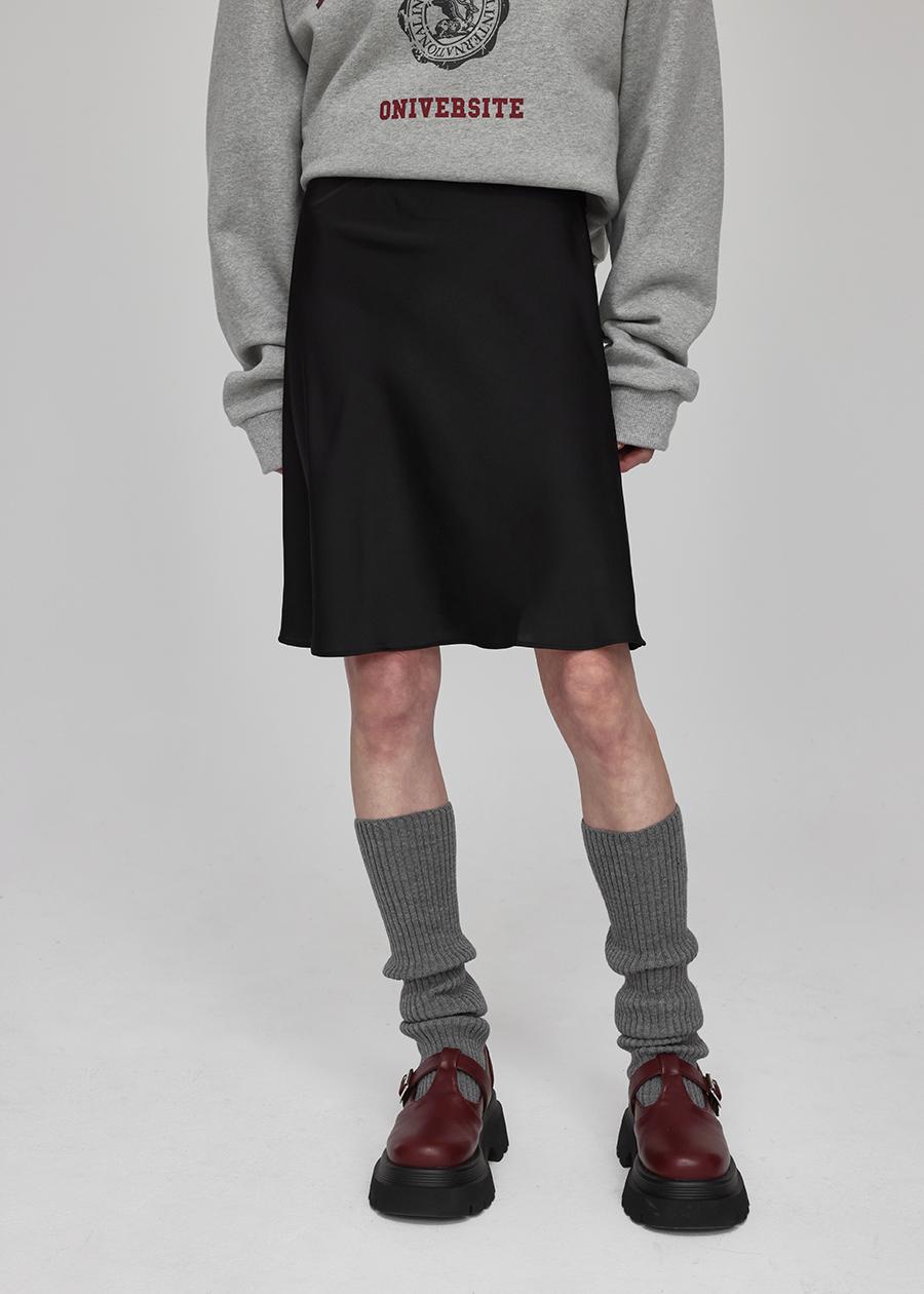 블랙업 러넝 새틴 플레어 미디스커트