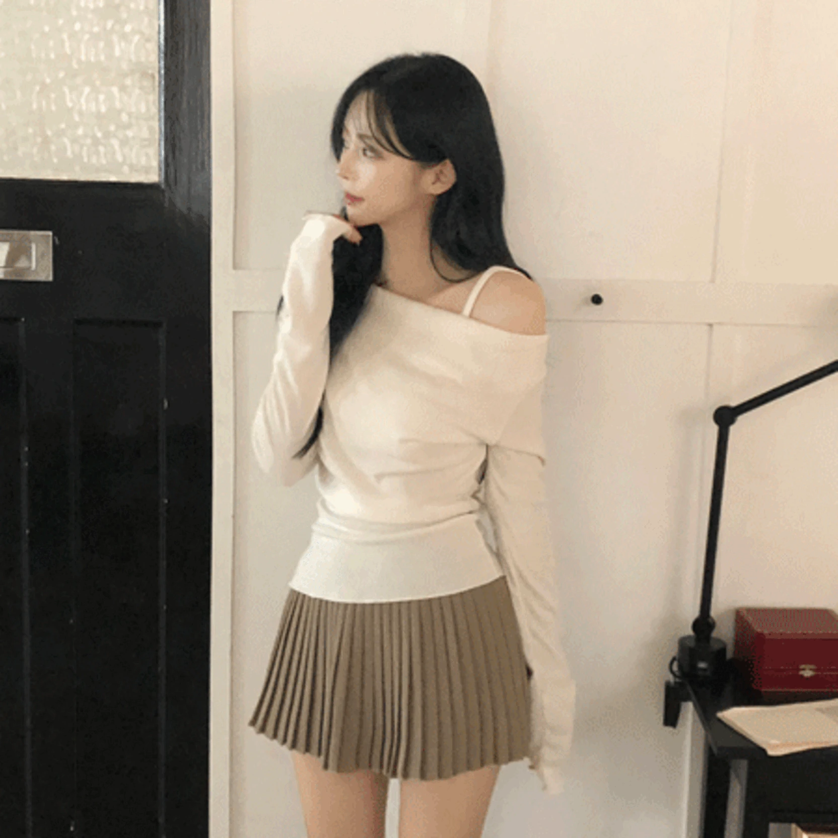 [나시일체형!군살커버]슬림날씬핏 셔링 여리 일체형 드레이프 오프숄더 긴팔티셔츠