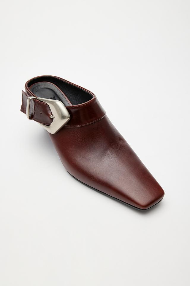 BOLD BUCKLE LEATHER MULE IN BROWN