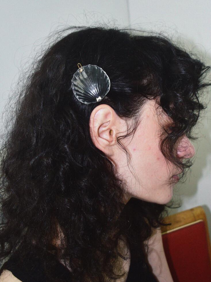 SHELL LIGHT HAIR PIN, WHITE 조개 헤어핀