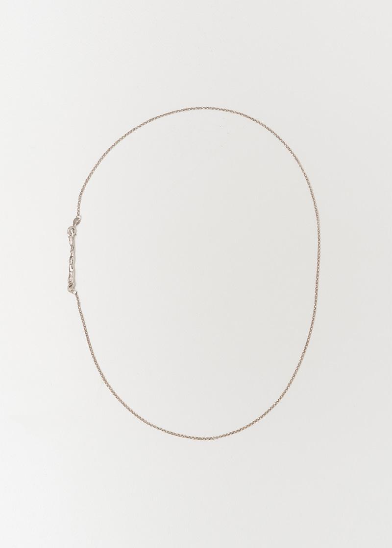 ANTIQUE SILVER LINE NECKLESS IN SILVER