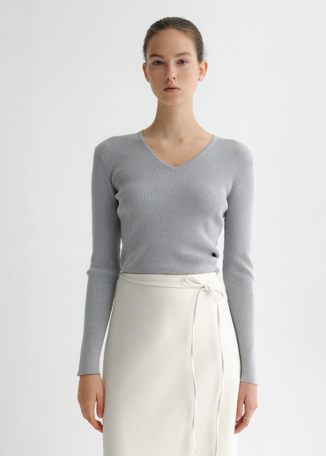 루브 브이넥 니트