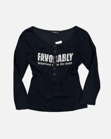 snap button lettering t-shirt