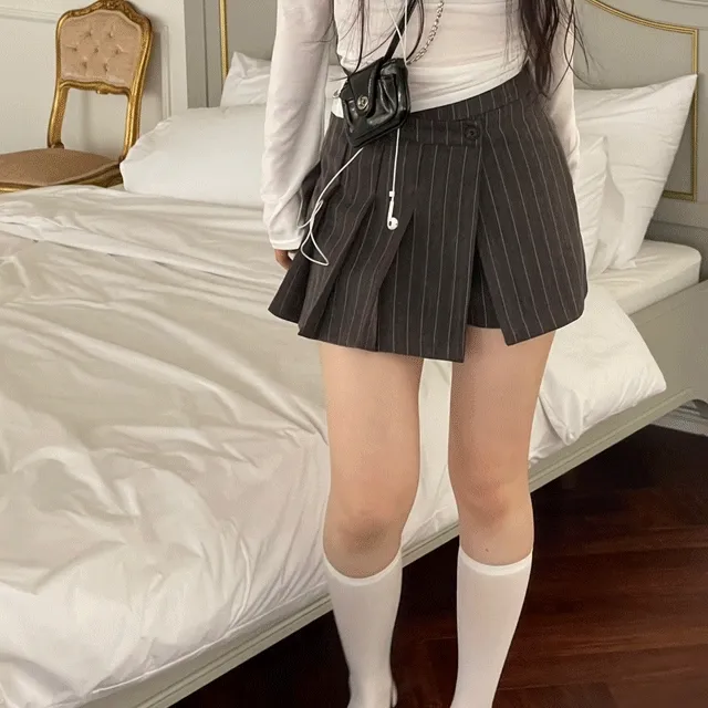 앤드 클래식 헤링본 스트라이프 플리츠 버튼 미니 치마바지 2color