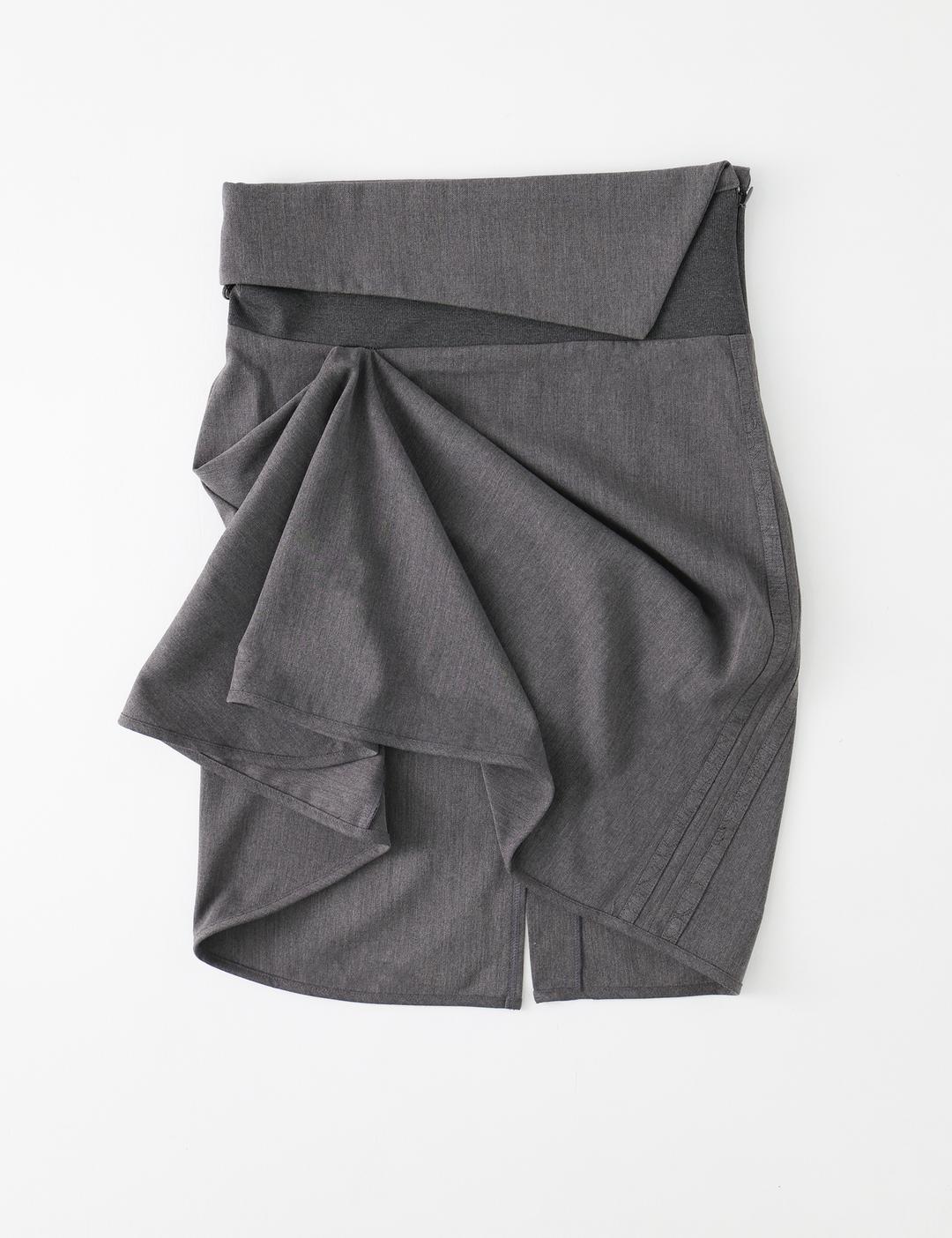 Brace unbalance skirt (charcoal)