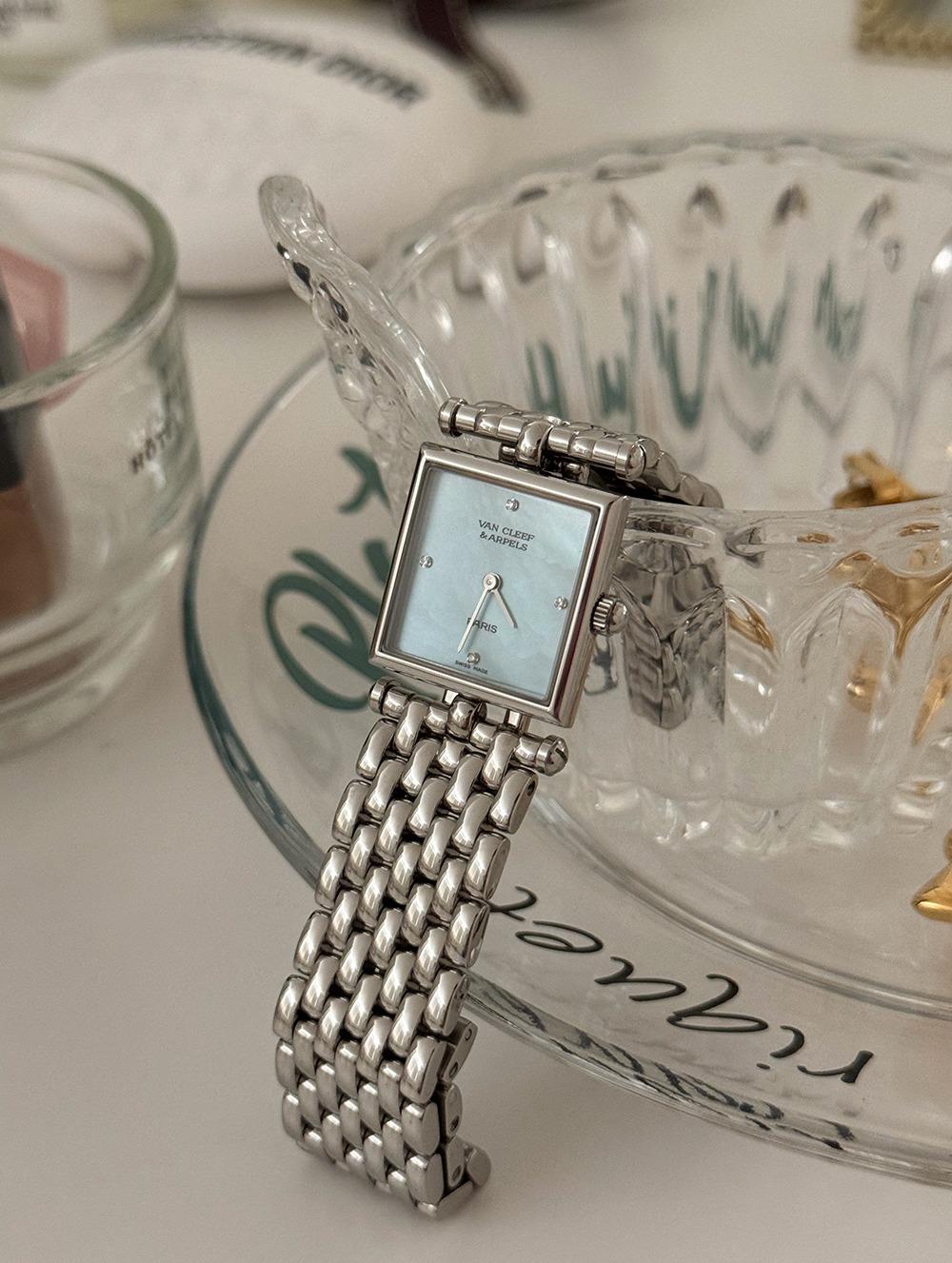 VAN CLEEF & ARPELS Classique 4p diamond watch