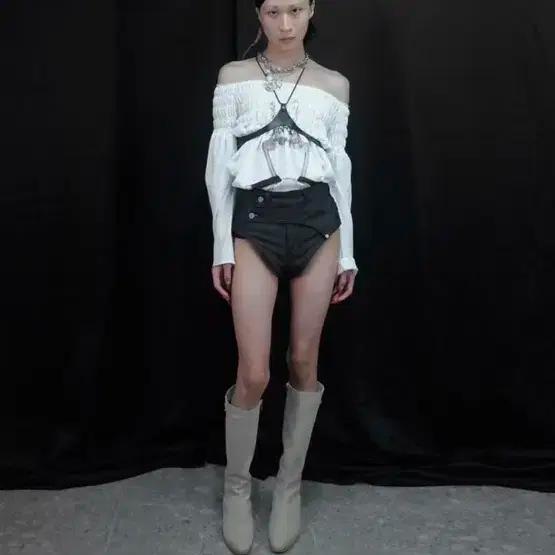 604 오프숄더 블라우스