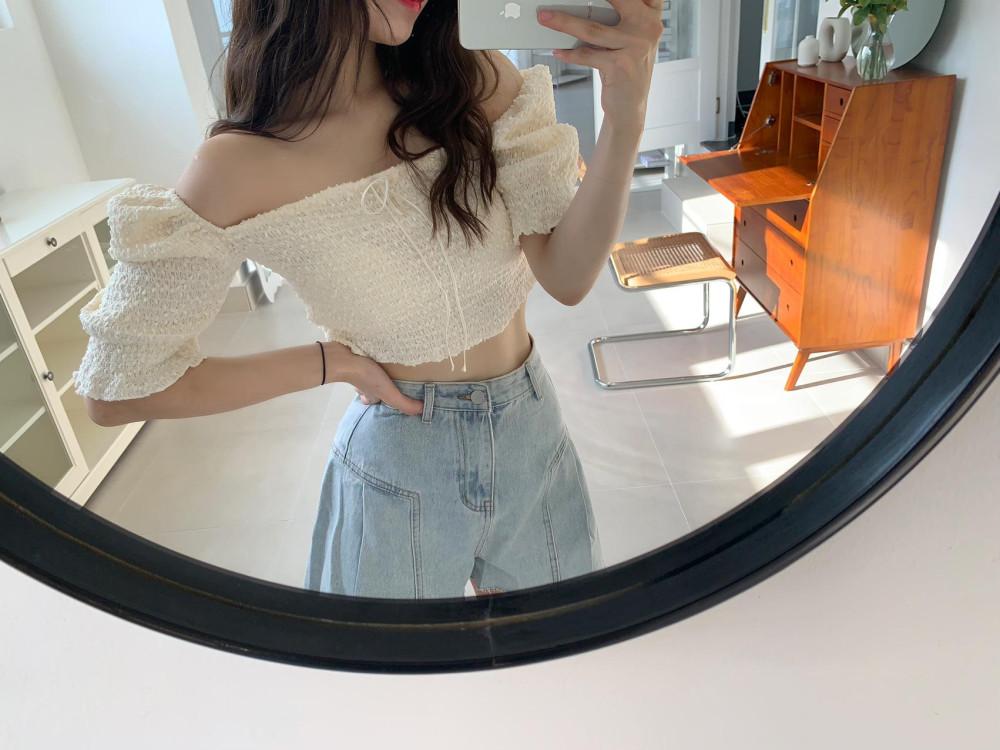 플룸 퐁 밴딩 크롭 퍼프 블라우스 one color