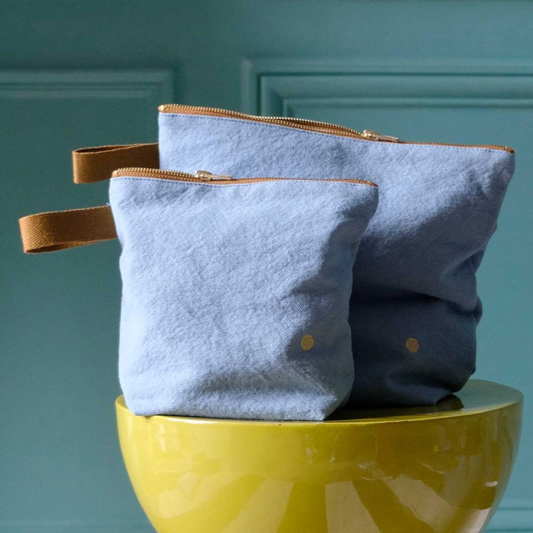 LCG233 Toiletry Bag: Iona Bluetiful