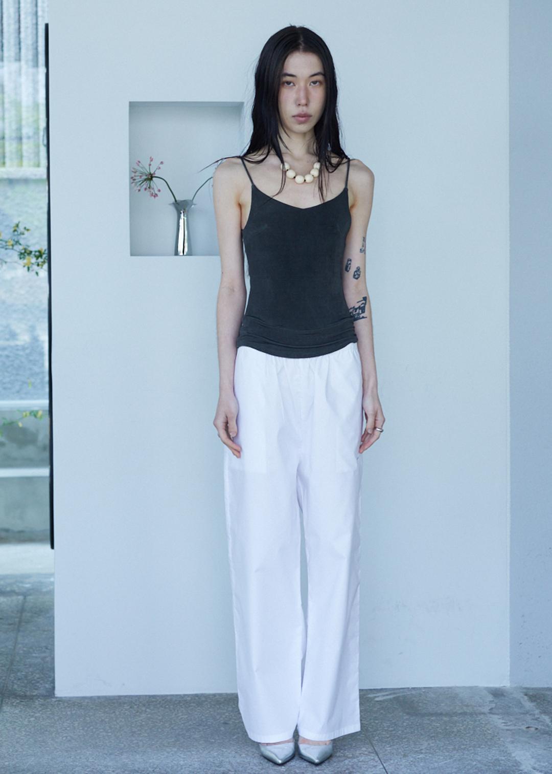 BLOCK STRING T in charcoal