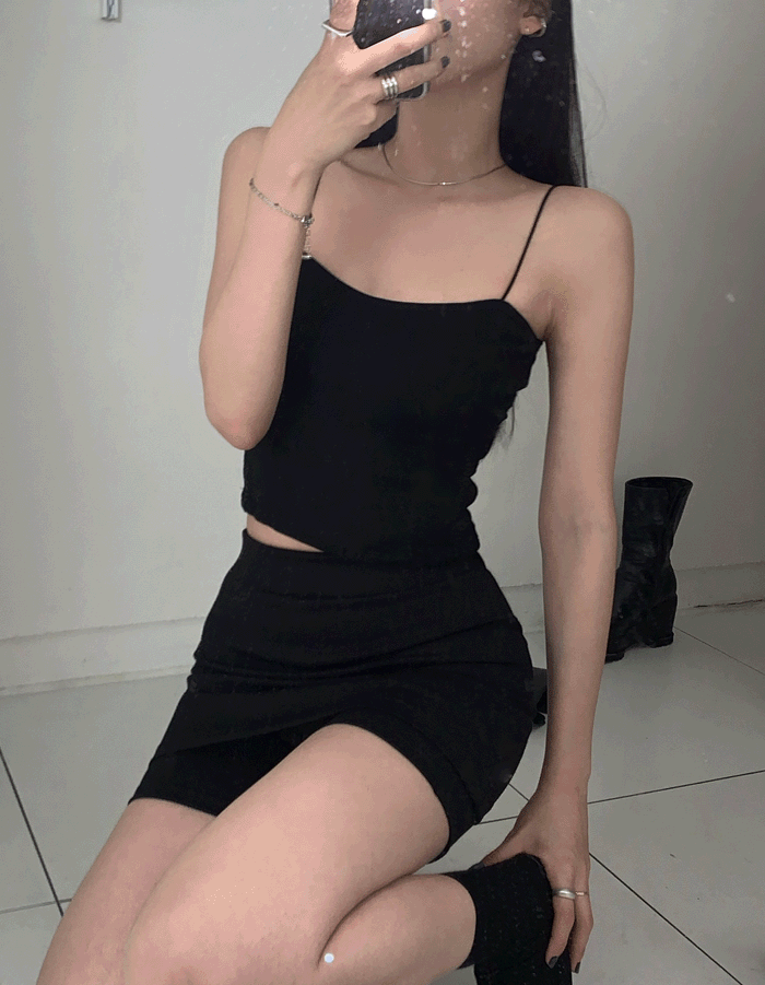 Slim sleeveless top