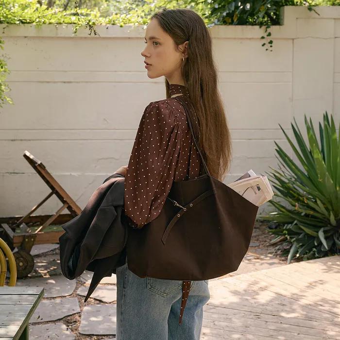 [메종드올리브] 스웨이드 스웨이드 숄더백 OE5WGB980