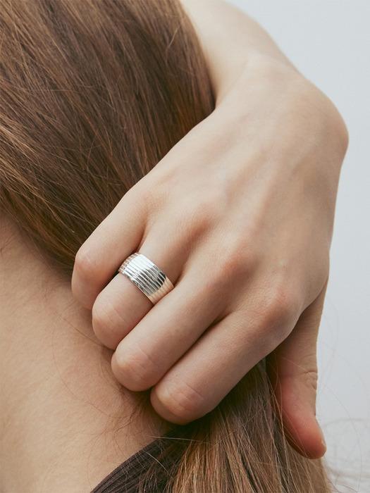 Tae bold ring