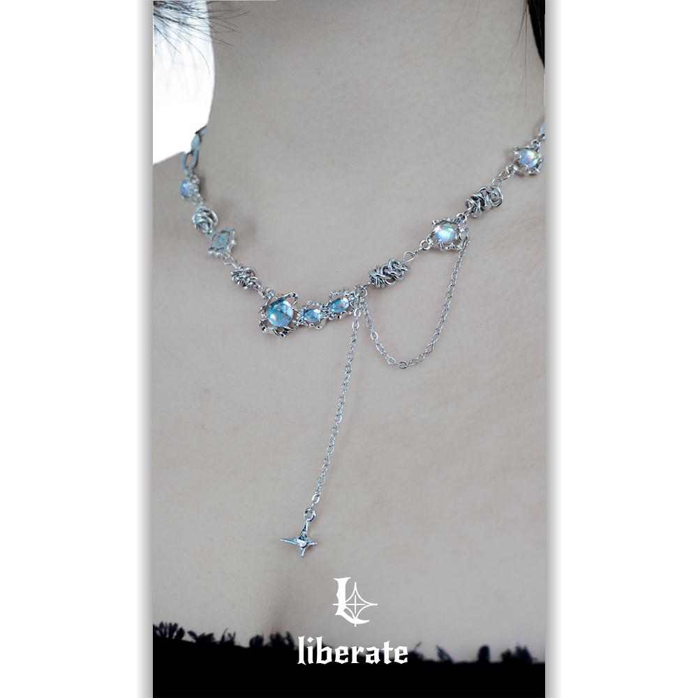 Emerald Twisted Chain Bold Hip Necklace