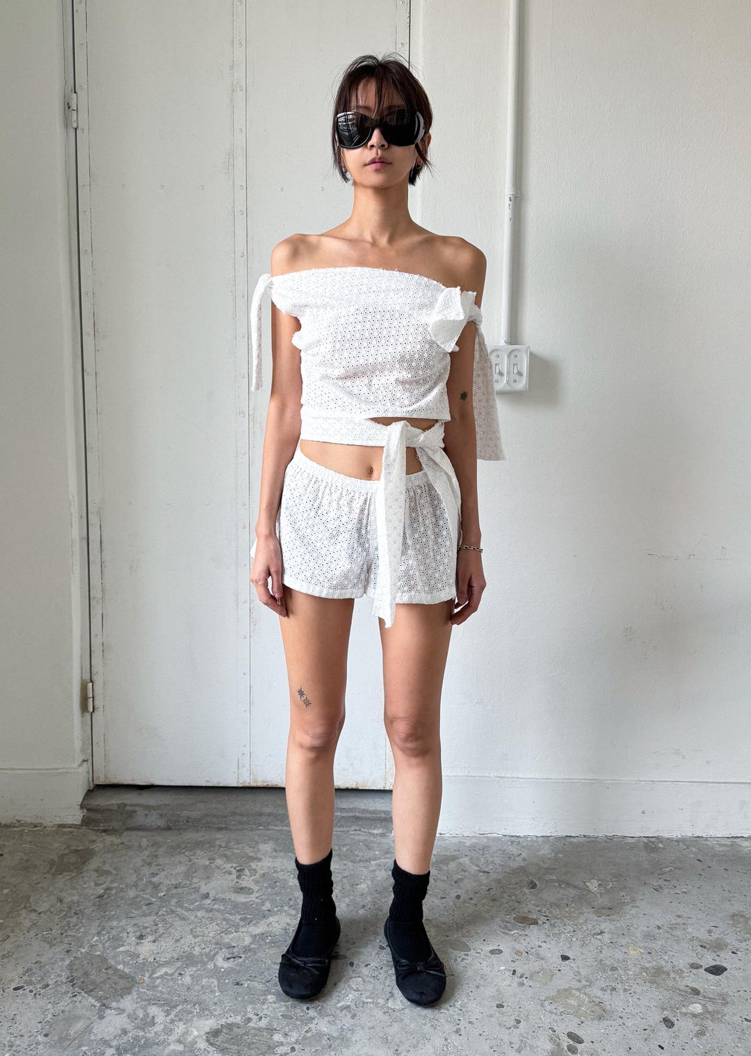 RAW EDGE TIE BLOUSE WHITE HEART
