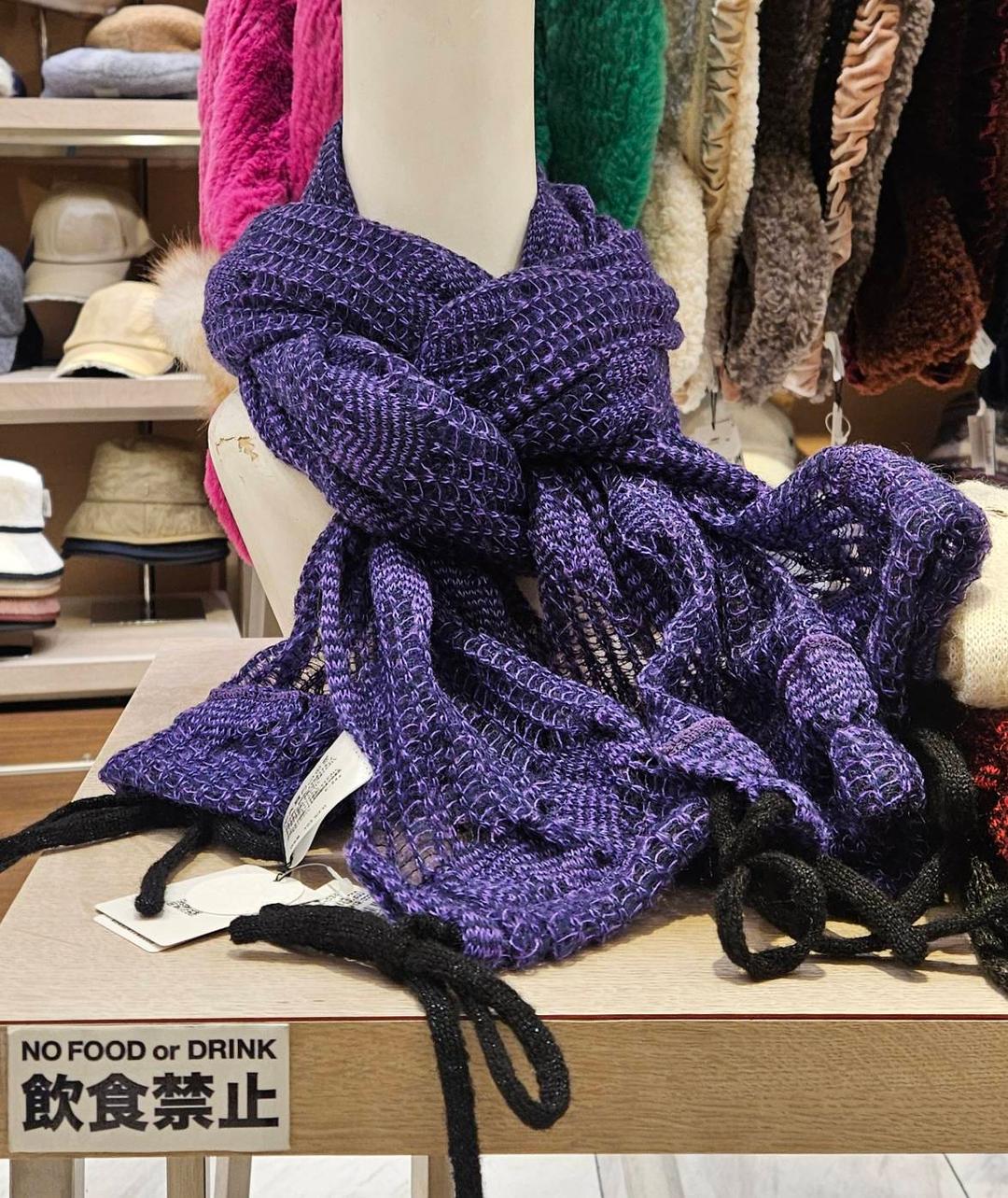 안나수이 2025FW 리본 달린 머플러