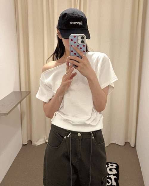 [강추] 푸시 언발 오프 하프 맨투맨 티 (2color)