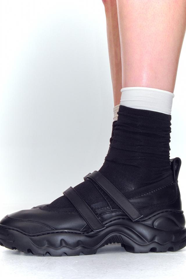 Exclusive/DOUBLE VELCRO SNEAKERS [BLACK]