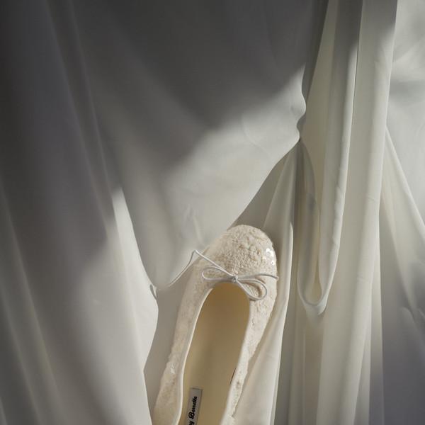 Carry Barrette Spangle Flat (Black, Ivory)