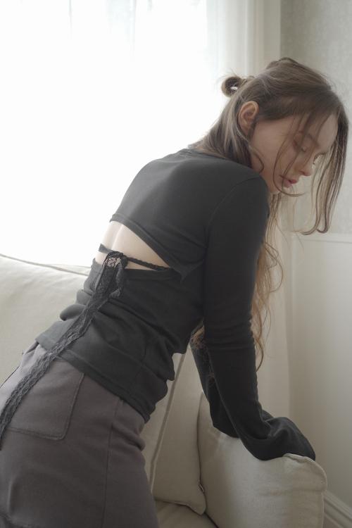 BACK RIBBON LONG SLEEVE-BLACK