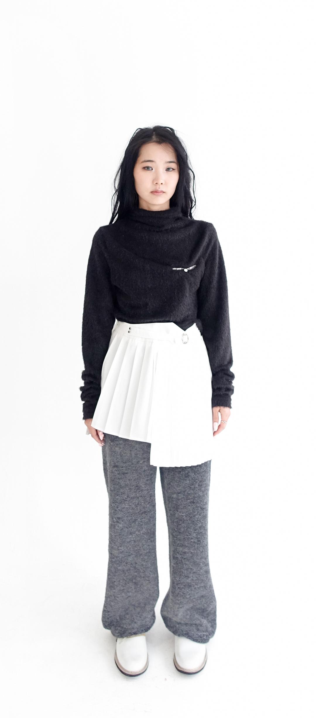 [fa.er.ie] accordion pleats buckle skirt (ivory)