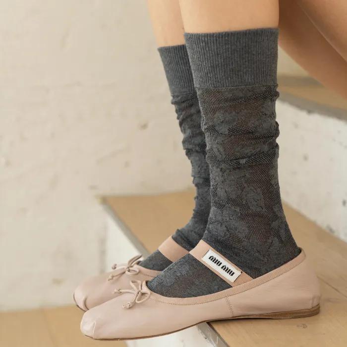 [hiig] no.528 charcoal flower lace knee-socks